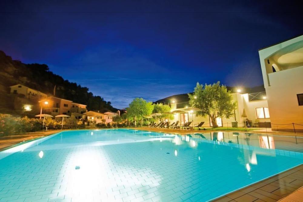 Castellaro Golf Resort Exteriér fotografie