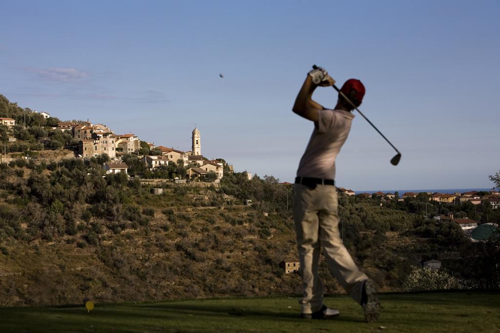 Castellaro Golf Resort Exteriér fotografie