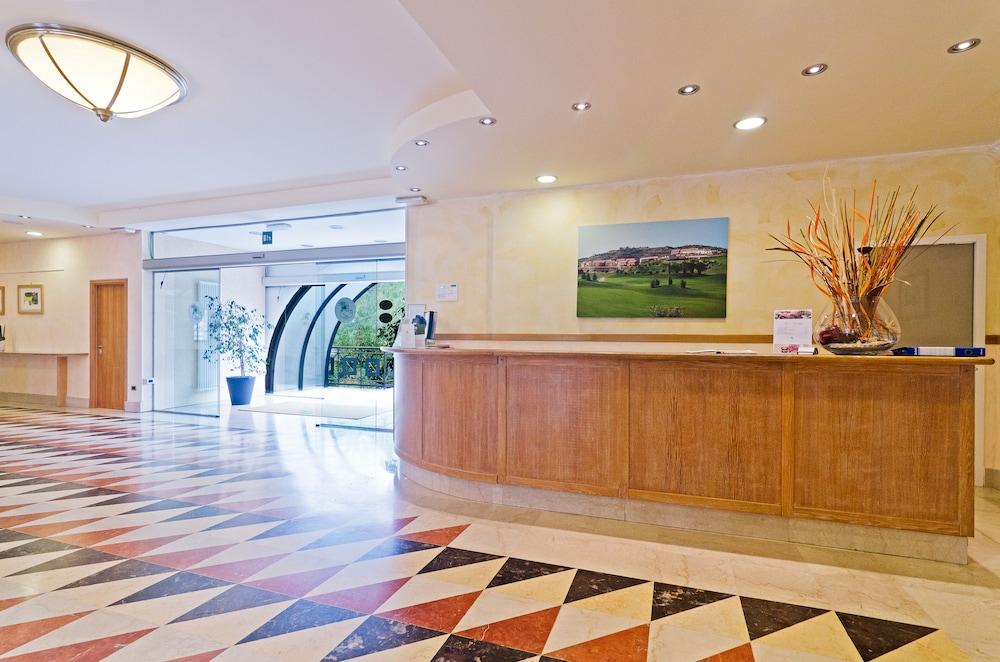Castellaro Golf Resort Exteriér fotografie