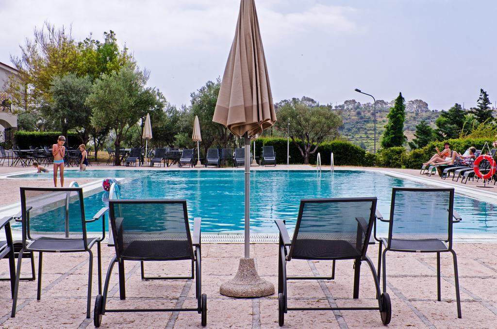 Castellaro Golf Resort Exteriér fotografie