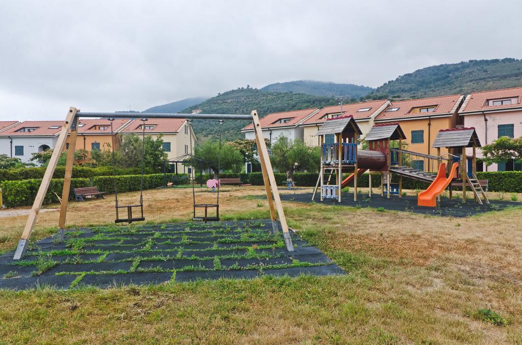 Castellaro Golf Resort Exteriér fotografie