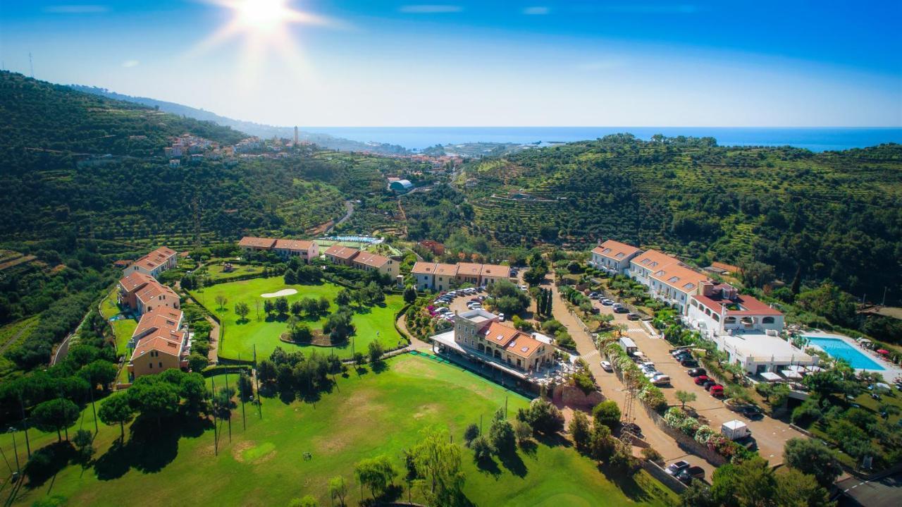 Castellaro Golf Resort Exteriér fotografie